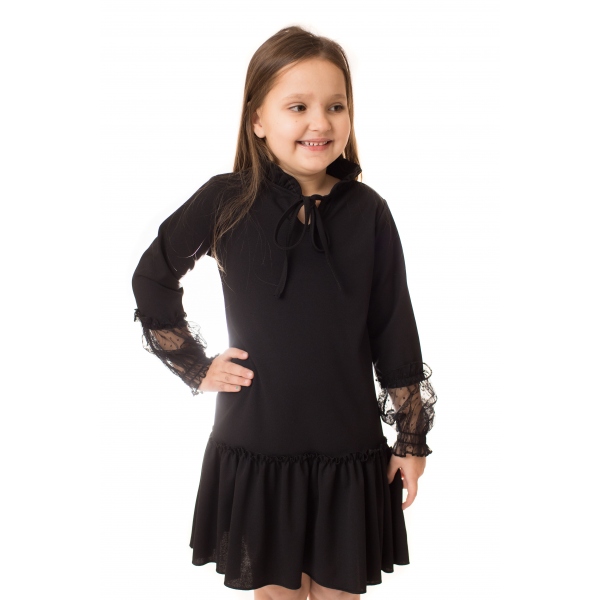 Elegancka czarna sukienka z wiązaniem